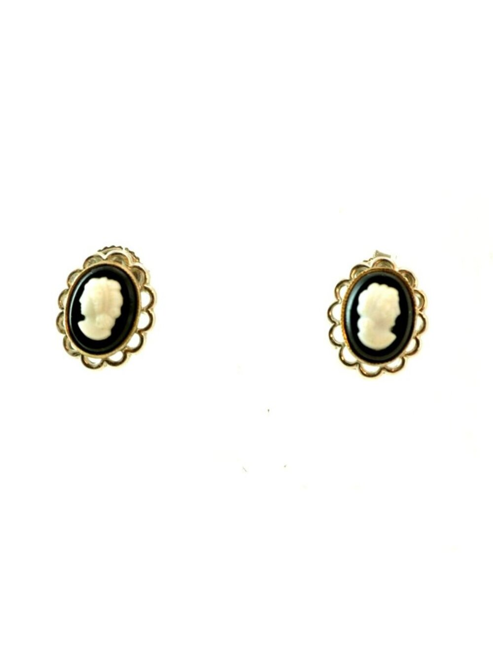 Vintage Cameo Silver-Tone Stud Earrings Black White Oval Design Scalloped
